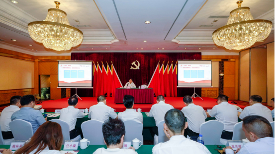 完美真人集团任丁书记带头讲授“不忘初心、牢记使命”主题教育专题党课
